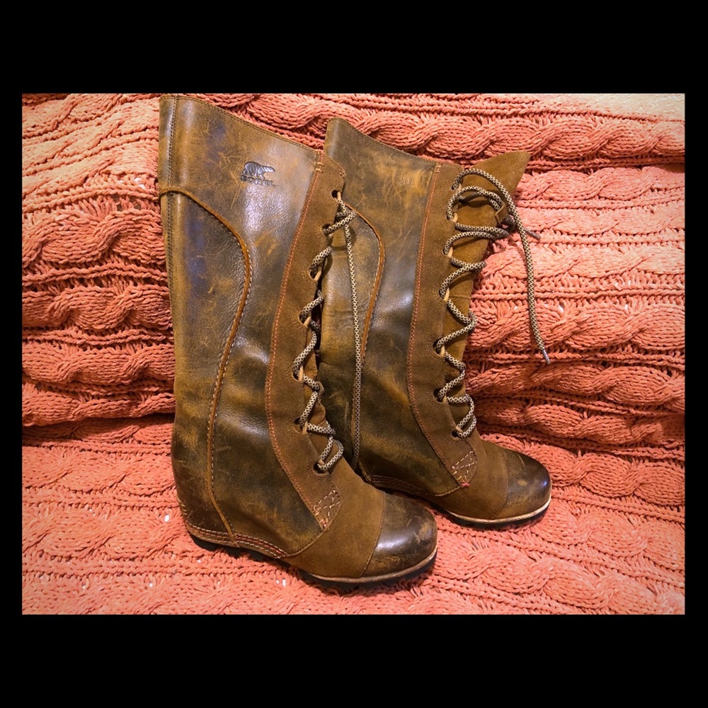 Size 6 Sorel Cate knee boots.